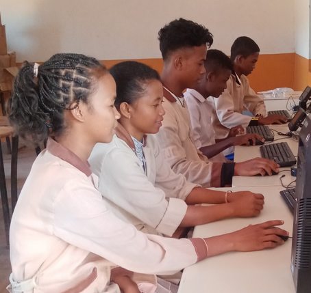 ordinateurs lycee amapasipotsy